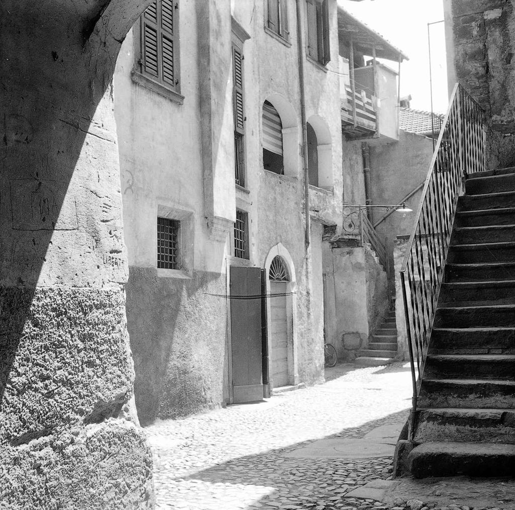 Vista su vicolo · Historify