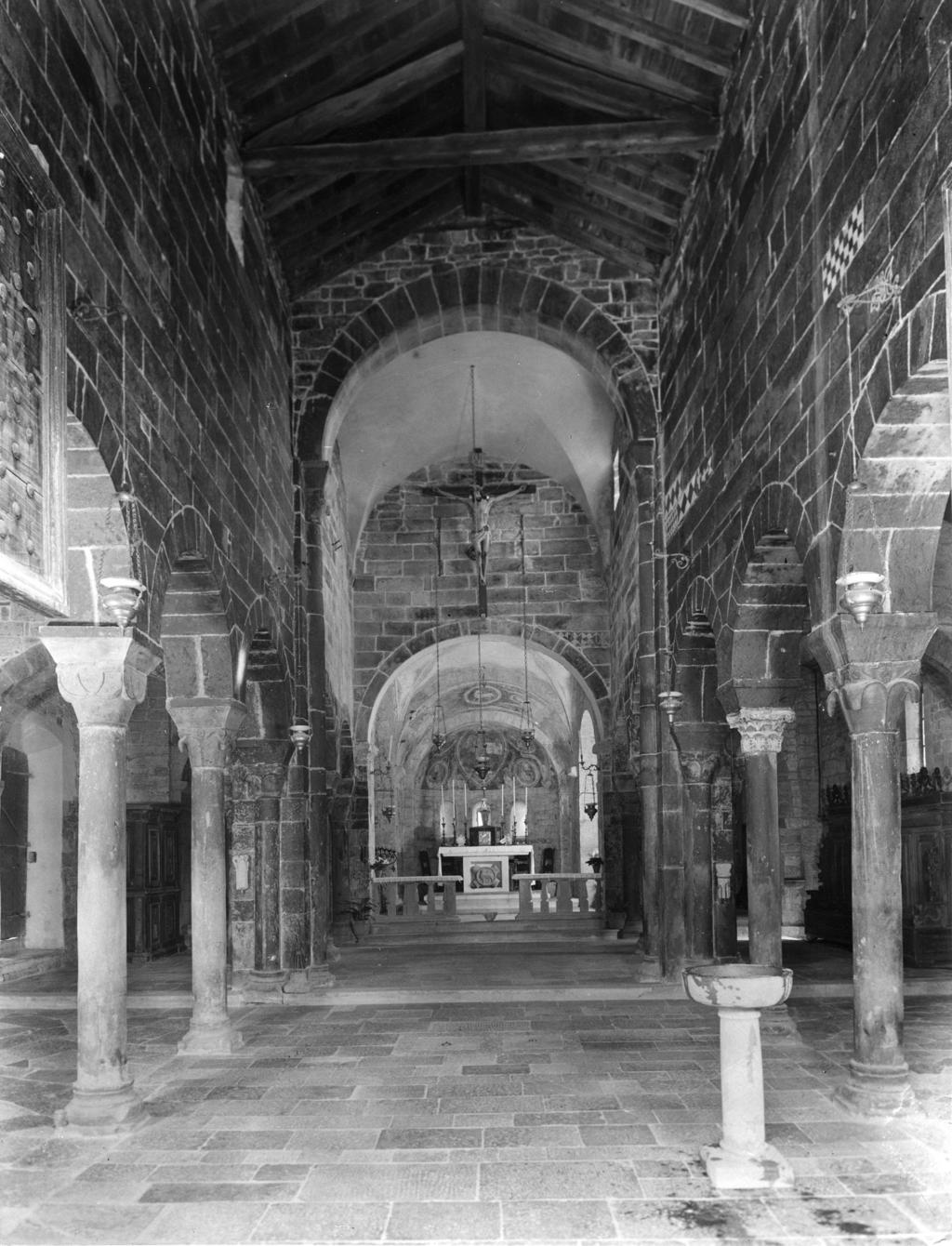 Navata centrale dell'Abbazia di Sant'Egidio · Historify