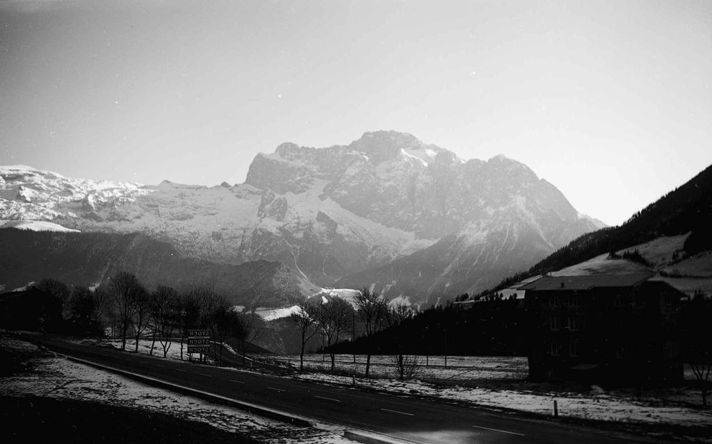 Vista sulle montagne innevate · Historify