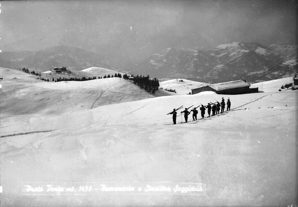 Paesaggio con scialpinisti · Historify