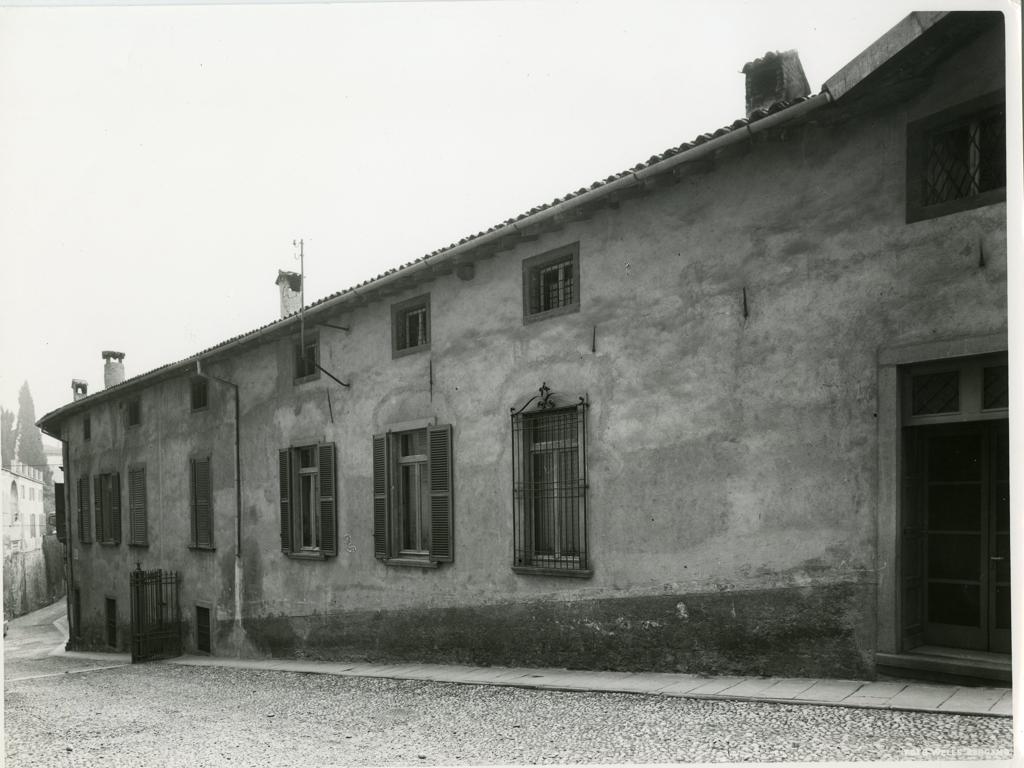 Istituto Sant'Angela Merici · Historify