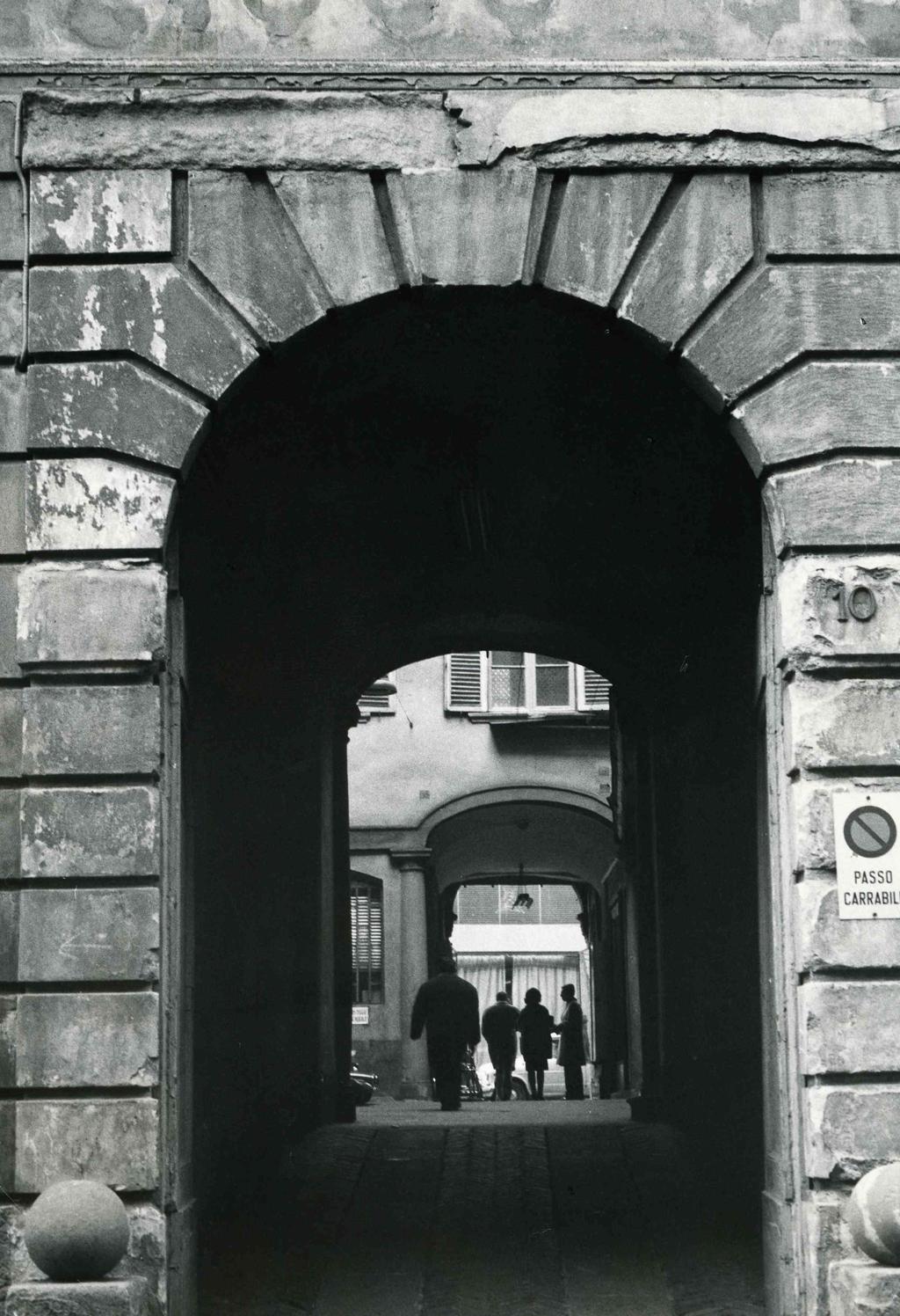 Passaggio in Via Zambonate · Historify