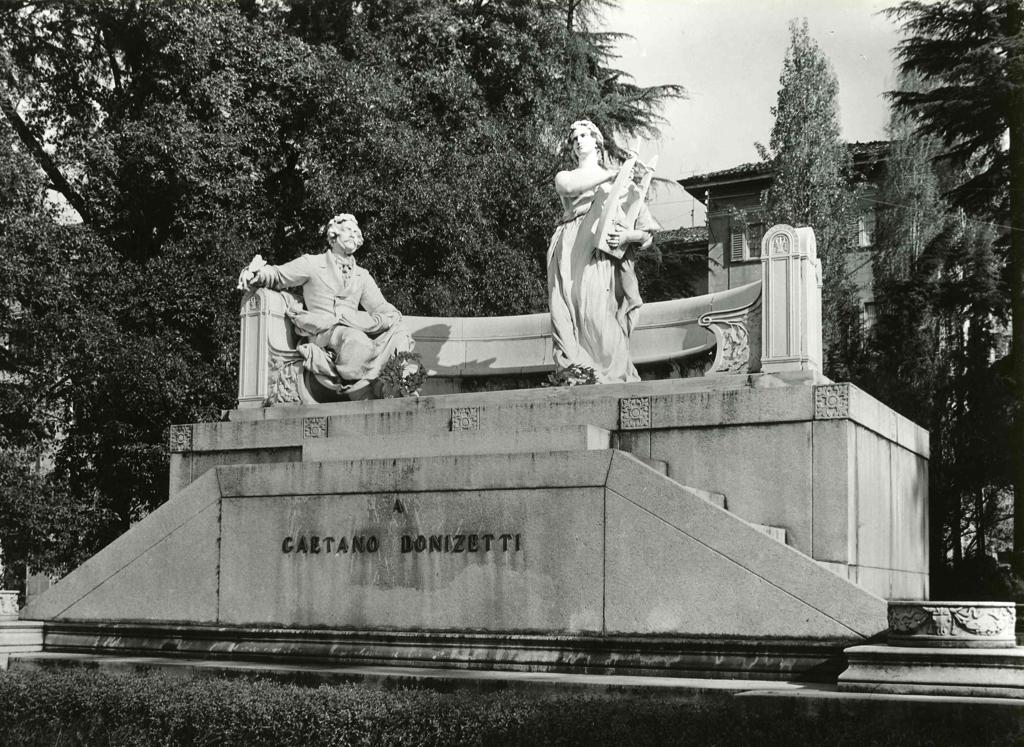 Monumento A Gaetano Donizetti · Historify