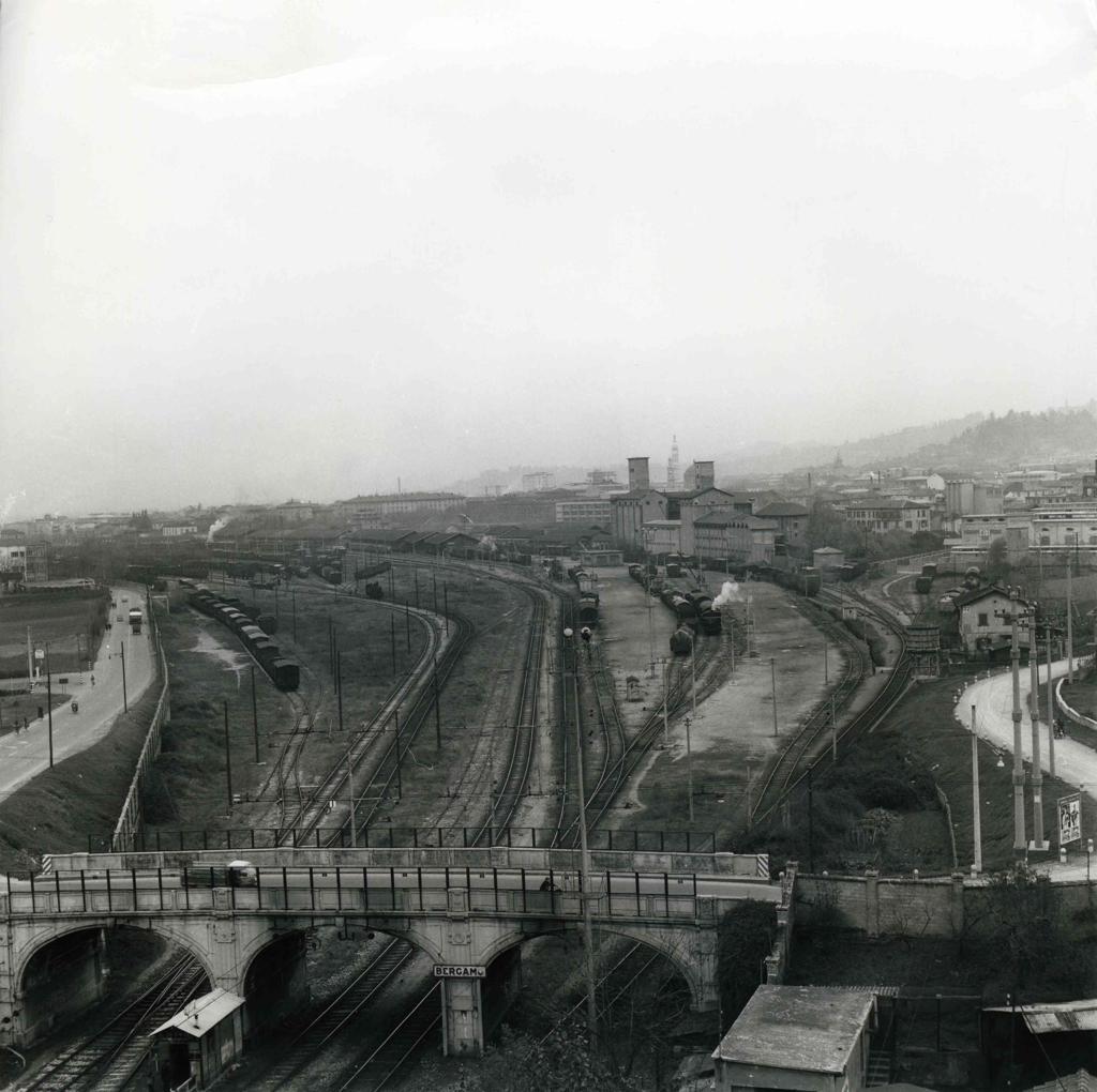 Vista sulla Stazione ferroviaria di Bergamo · Historify