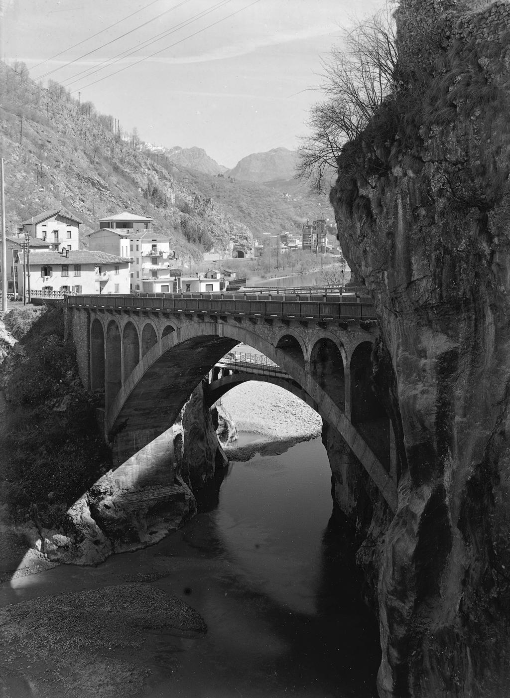 Ponti di Sedrina · Historify