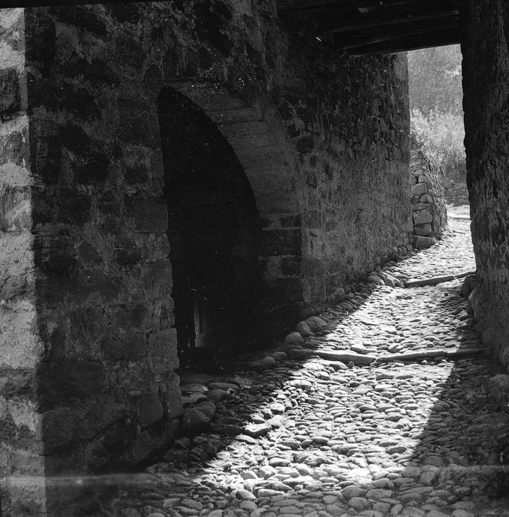 Interno Di Borgo · Historify