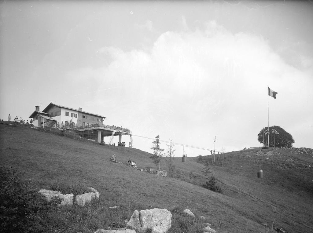 Stazione di arrivo della bidonvia sul Monte Poieto · Historify