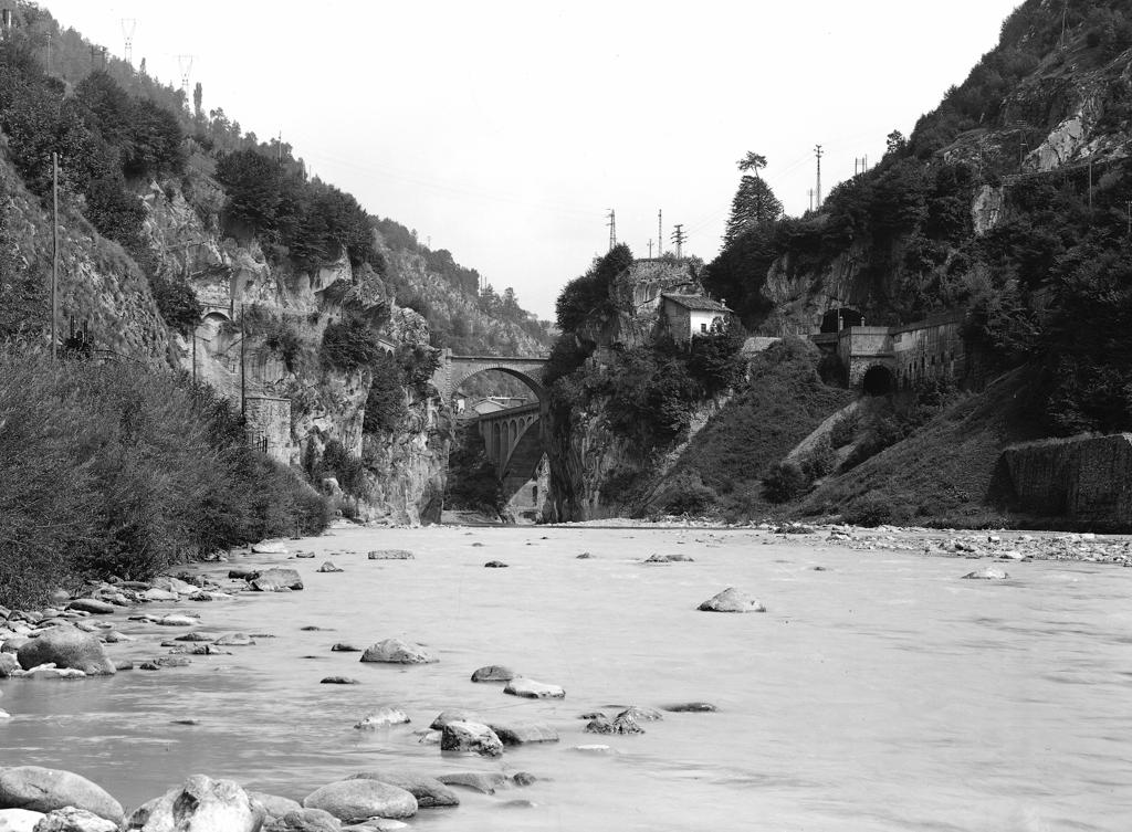 Ponti Di Sedrina · Historify