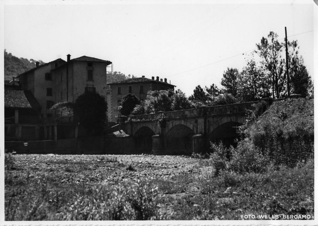 Scorcio di Sant'Omobono · Historify