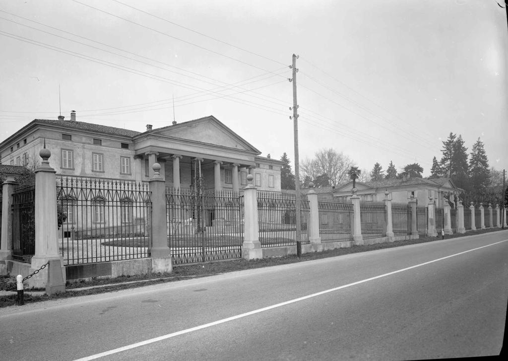 Villa Caroli Zanchi · Historify