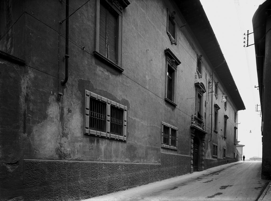 Via Mazzini, Alzano · Historify