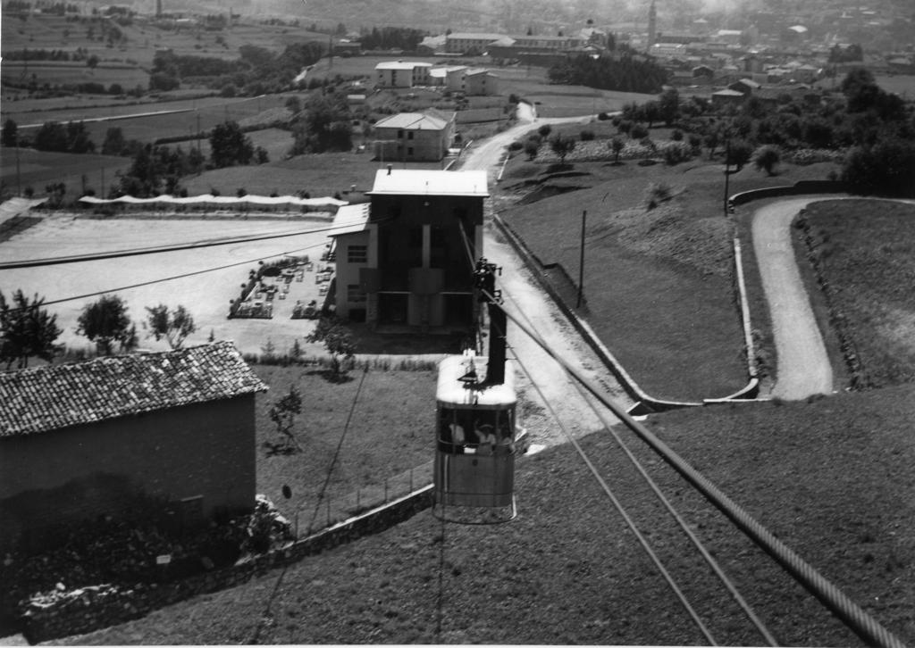 Vista dalla funivia · Historify
