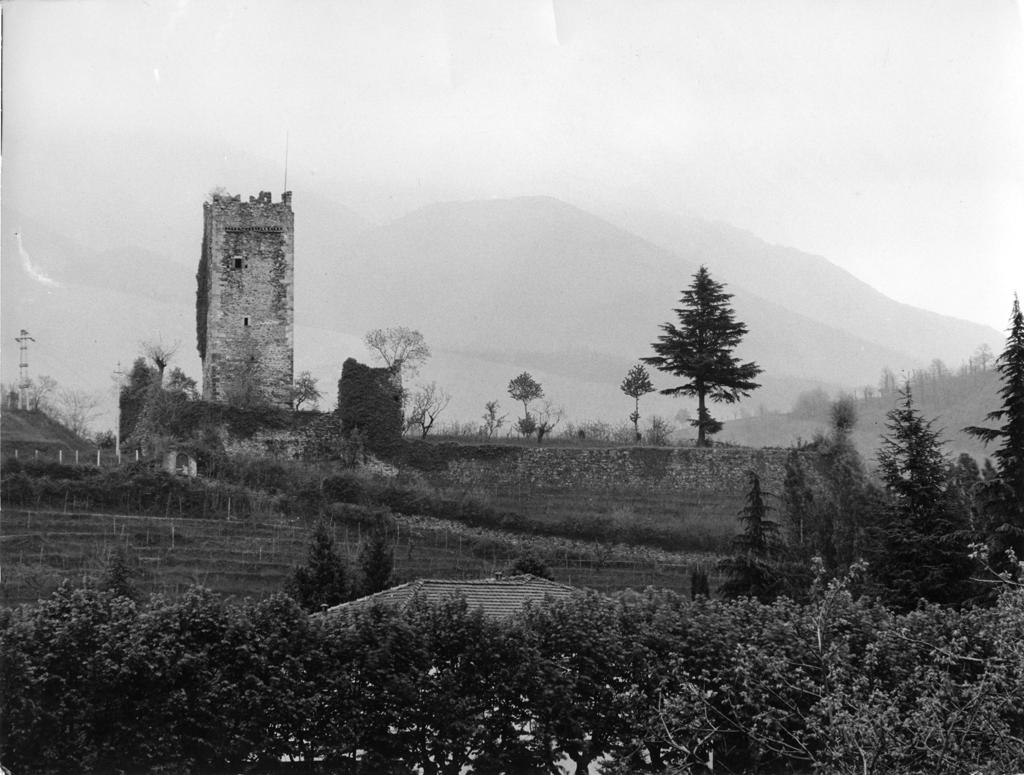 Torre di avvistamento a Cisano · Historify