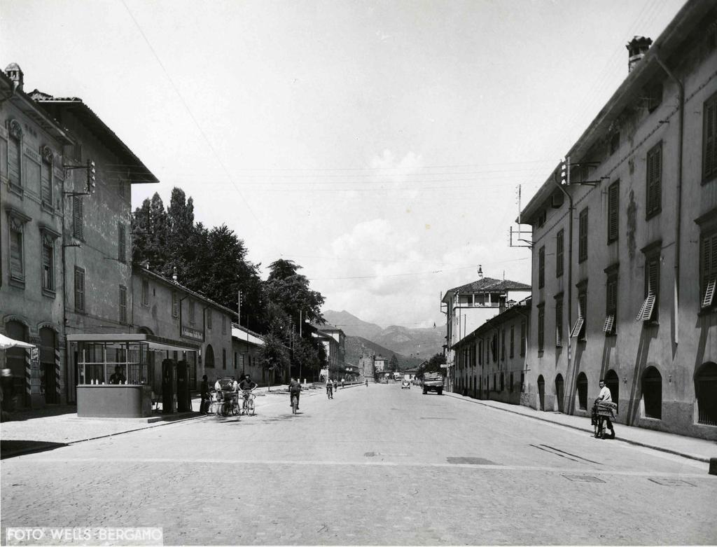 Via Frizzoni, Bergamo · Historify
