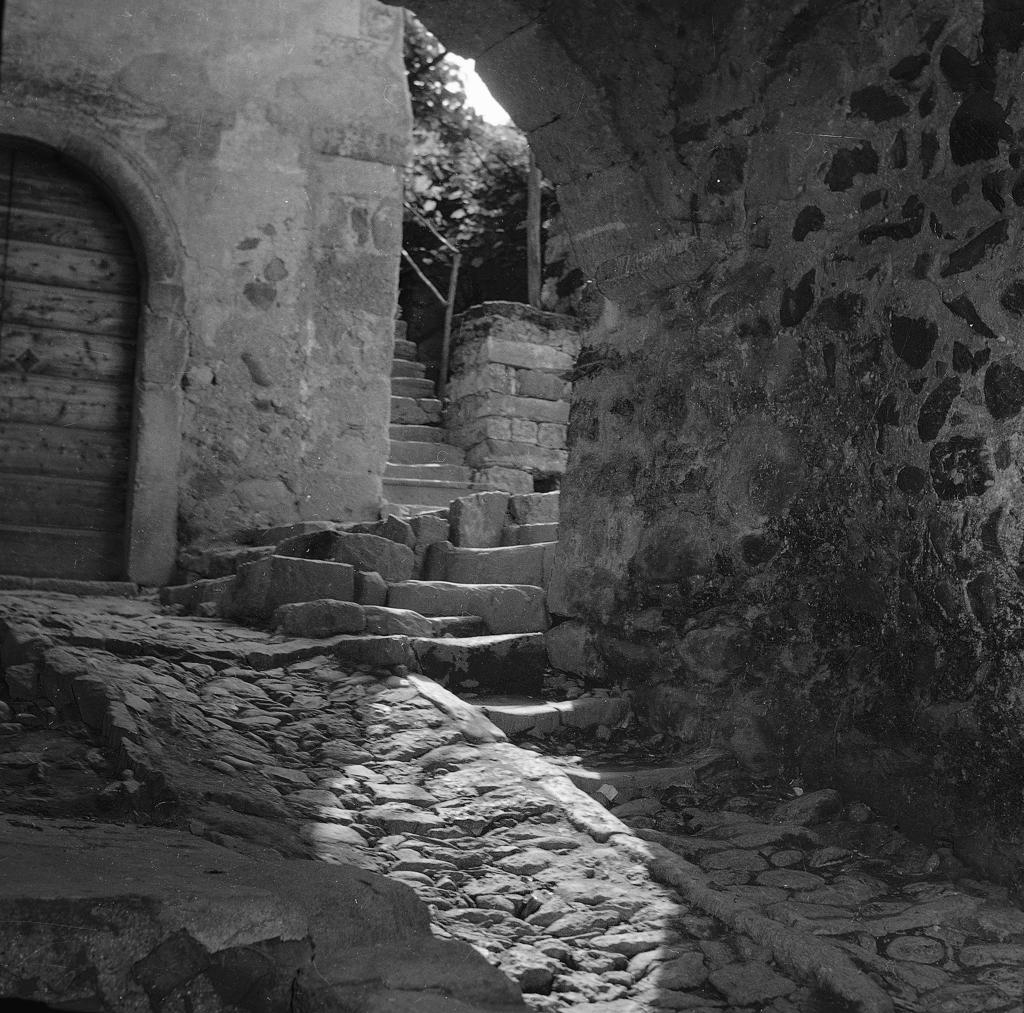 Interno Di Baita · Historify