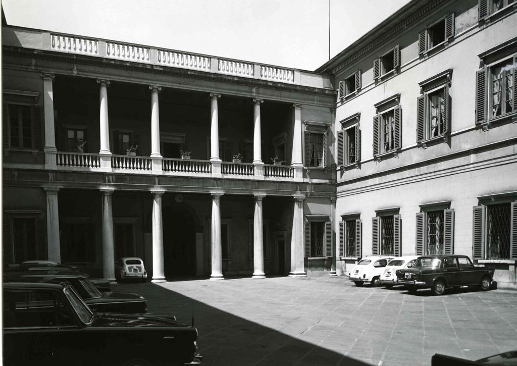 Cortile Palazzo Comunale · Historify