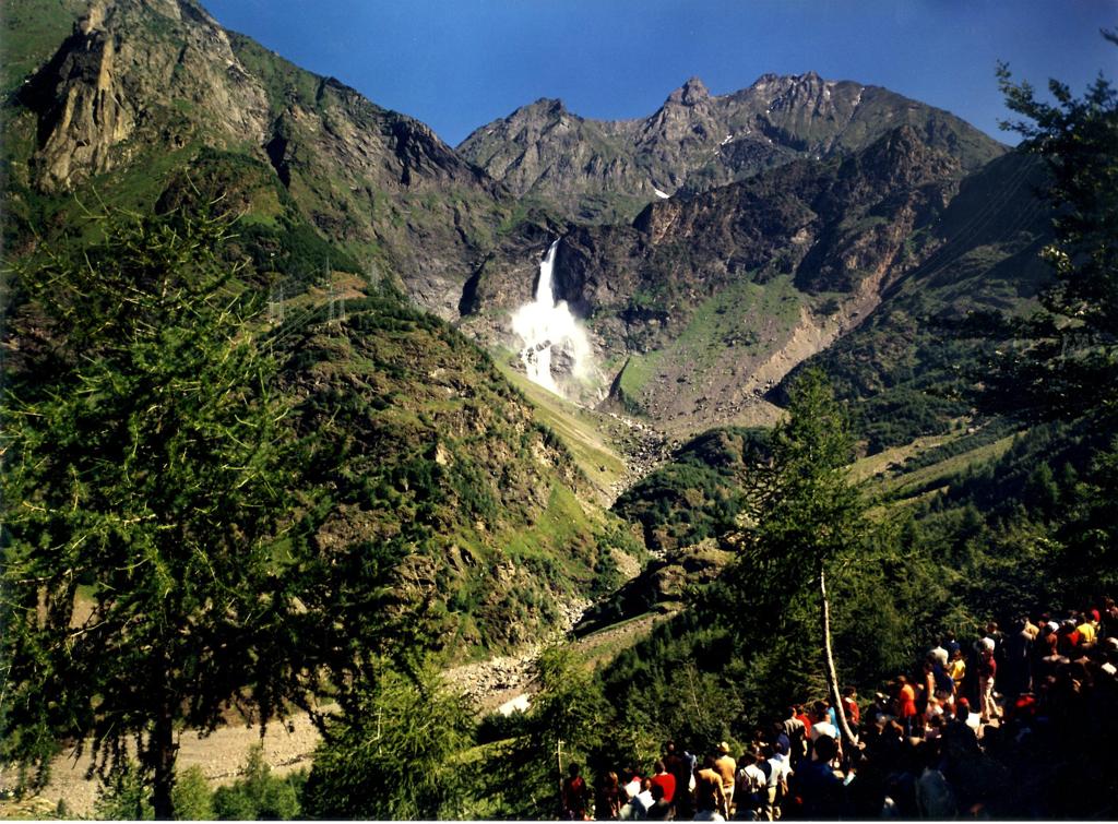 Cascate del Serio a colori · Historify