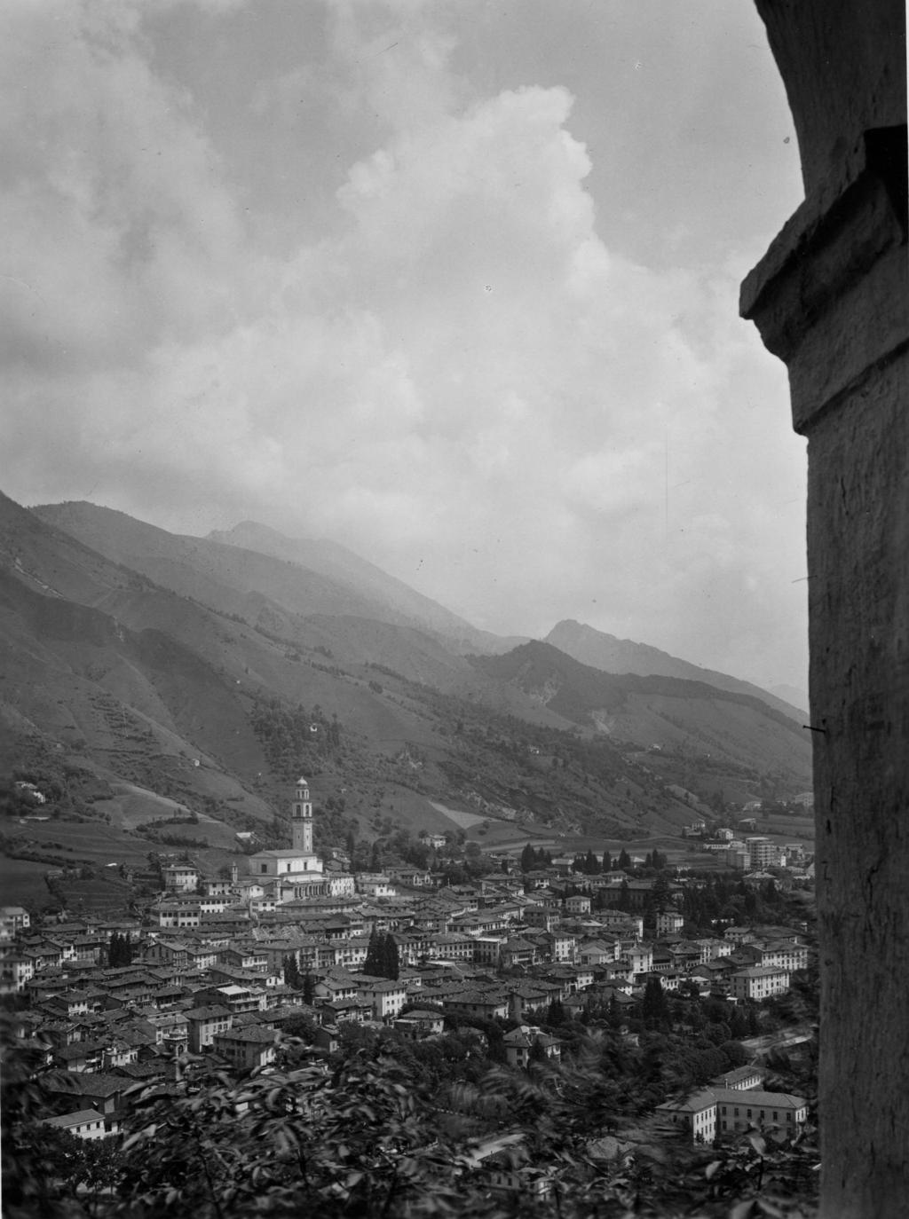 Scorcio di Clusone · Historify