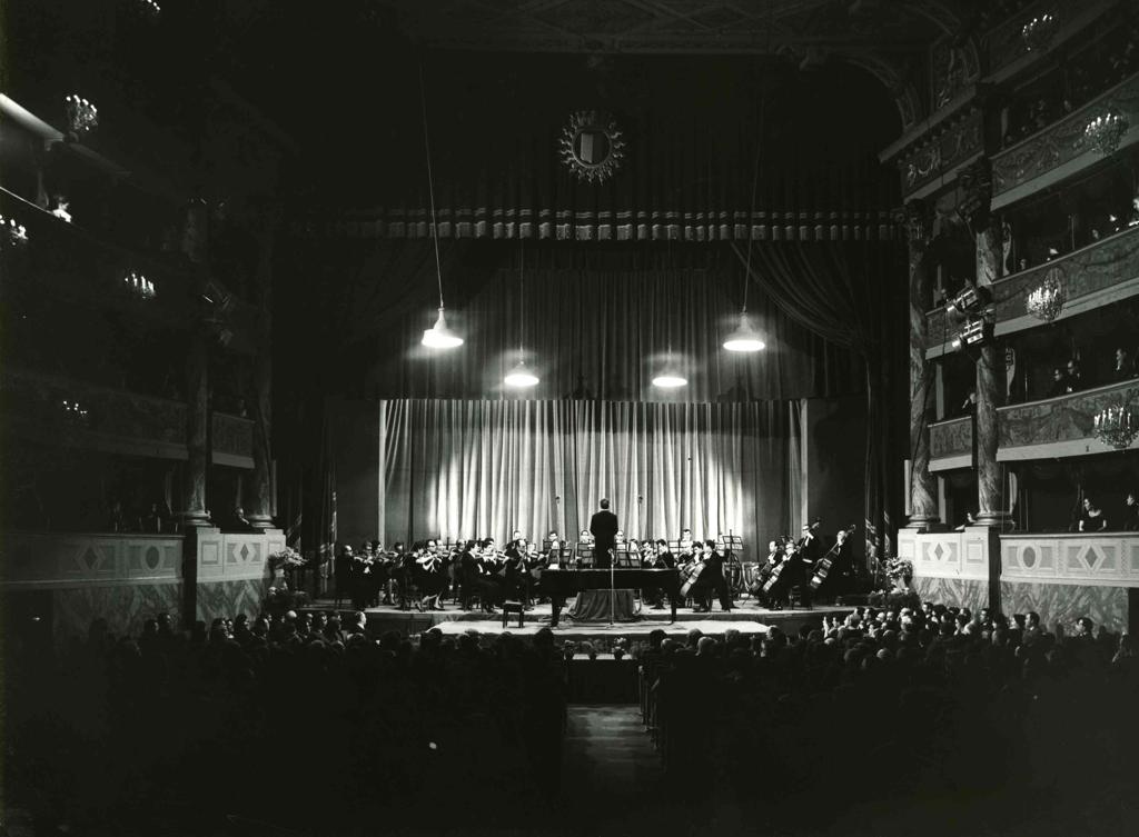 Spettacolo In Corso, Teatro Donizetti · Historify