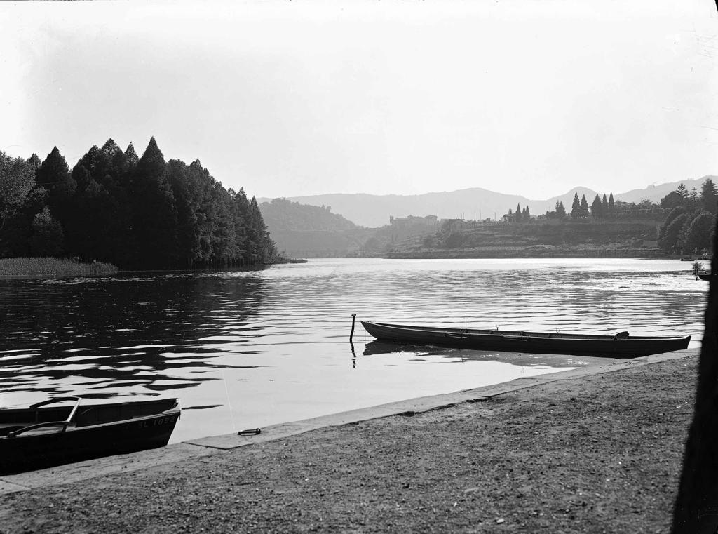 Barca Sul Lago · Historify