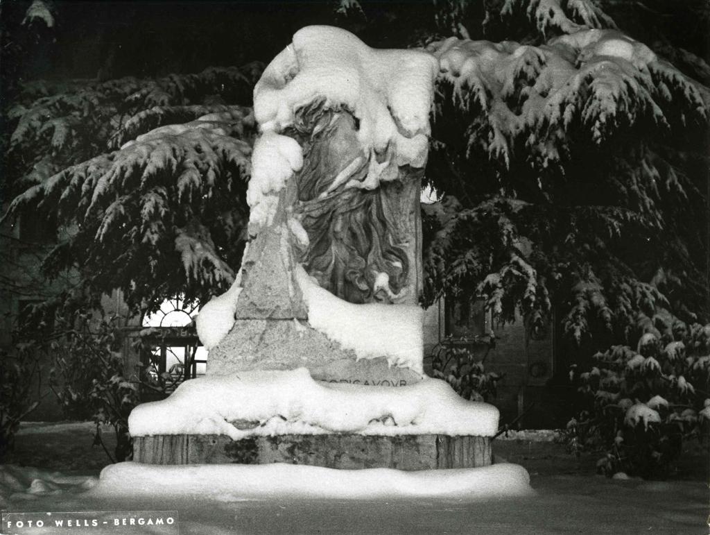 Monumento A Camillo Benso Di Cavour · Historify