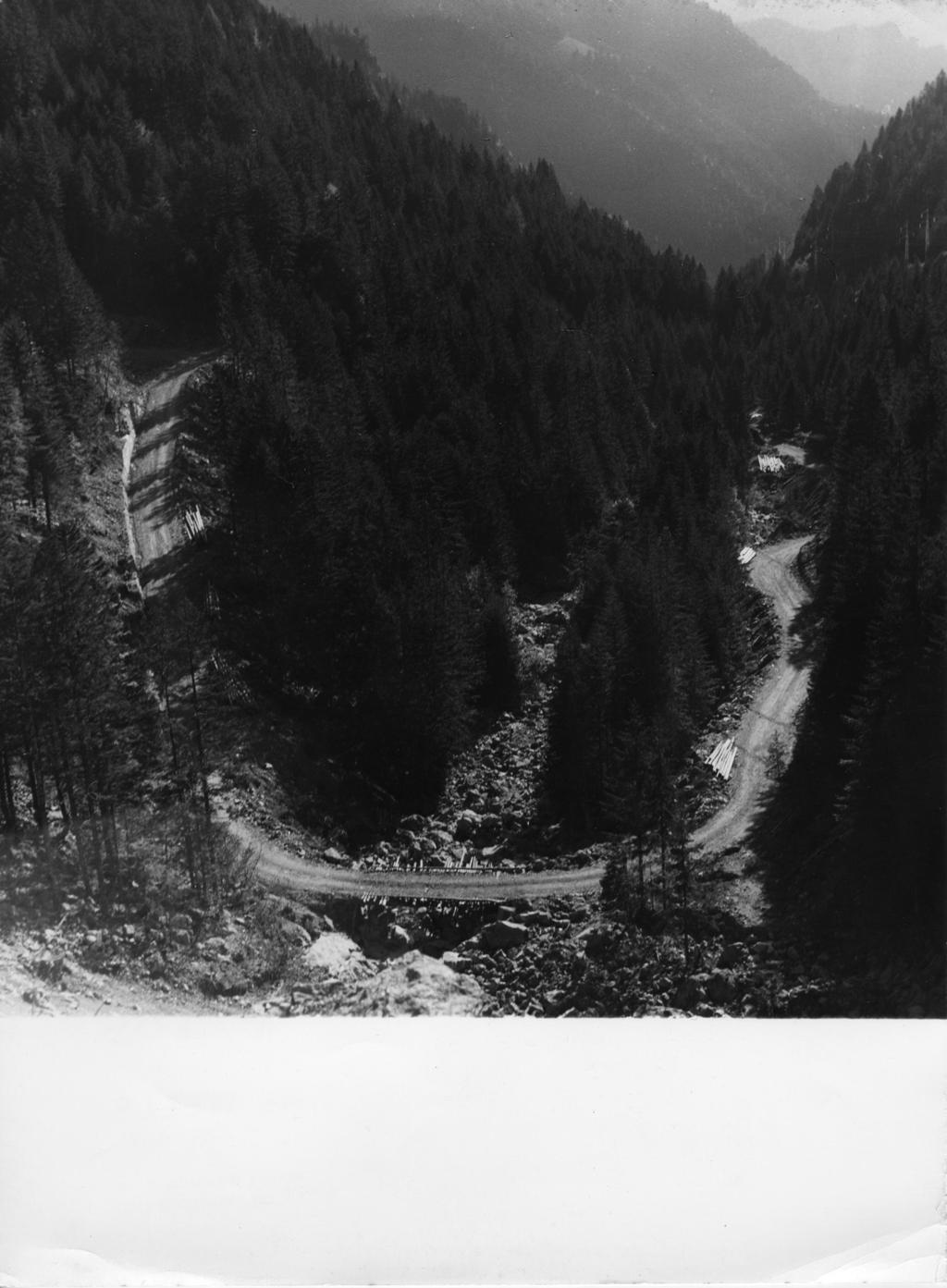Strada di montagna a Mezzoldo · Historify