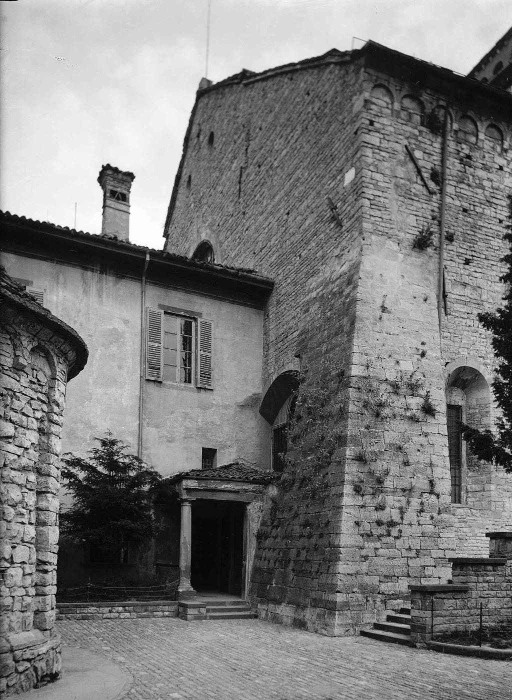 Esterno Chiesa · Historify