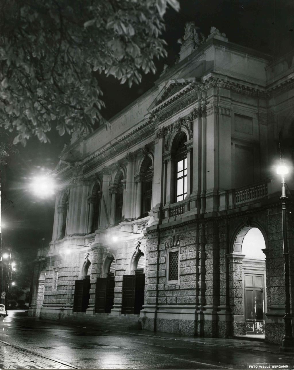 Teatro Donizetti Illuminato · Historify