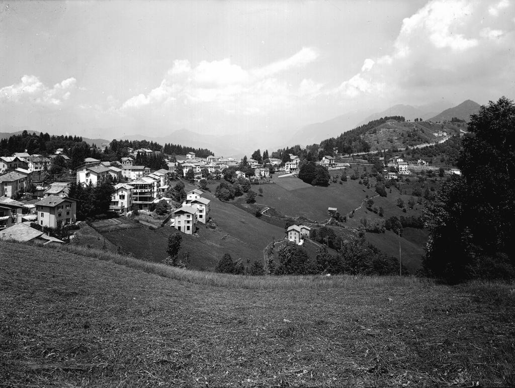 Vista su Selvino · Historify