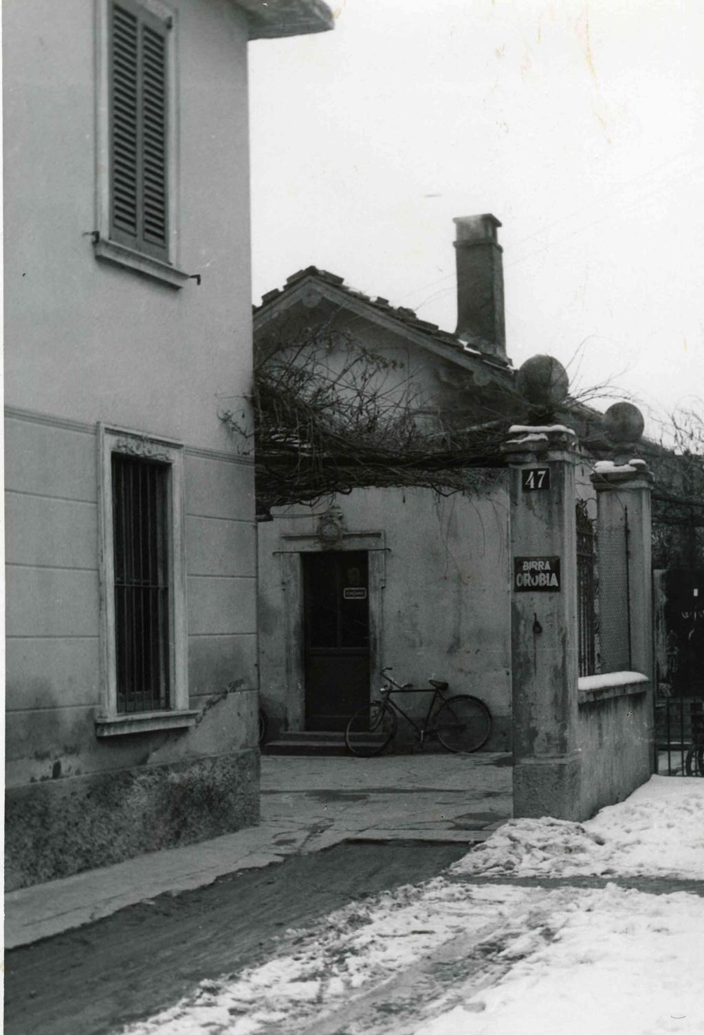Bar in Via Ponchielli · Historify