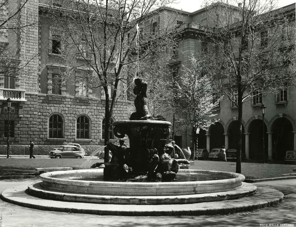 Fontana In Piazza Dante Alighieri · Historify
