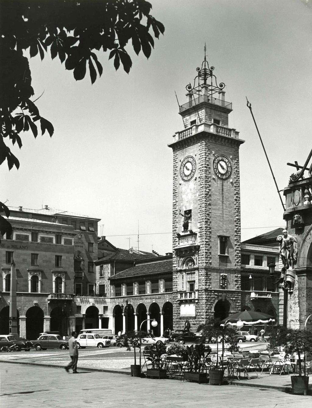 Torre Dei Caduti Di Bergamo · Historify