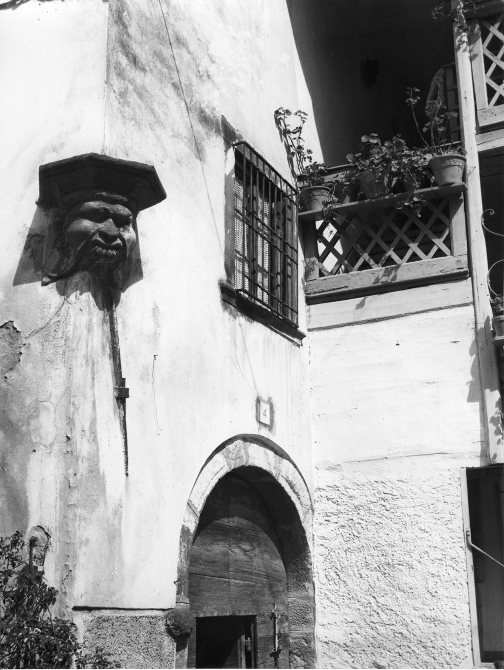 Particolare di un'abitazione nel centro di Ardesio · Historify