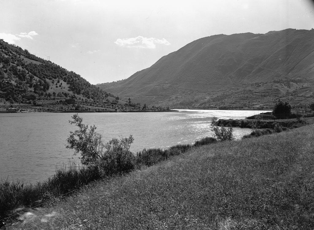 Vista su lago · Historify