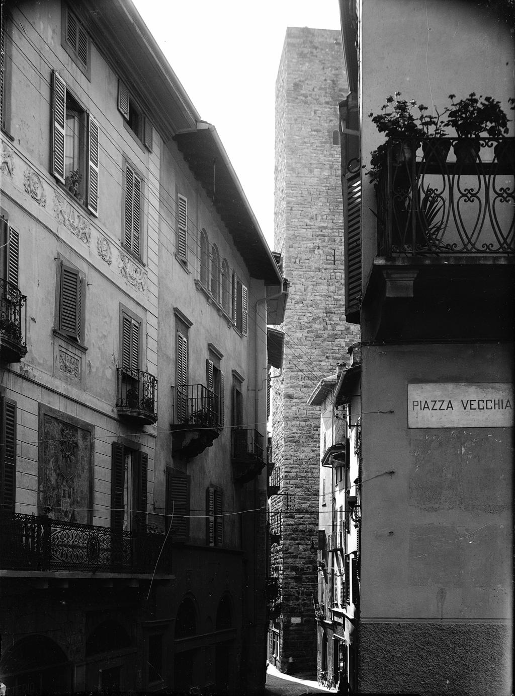 Piazza Vecchia · Historify