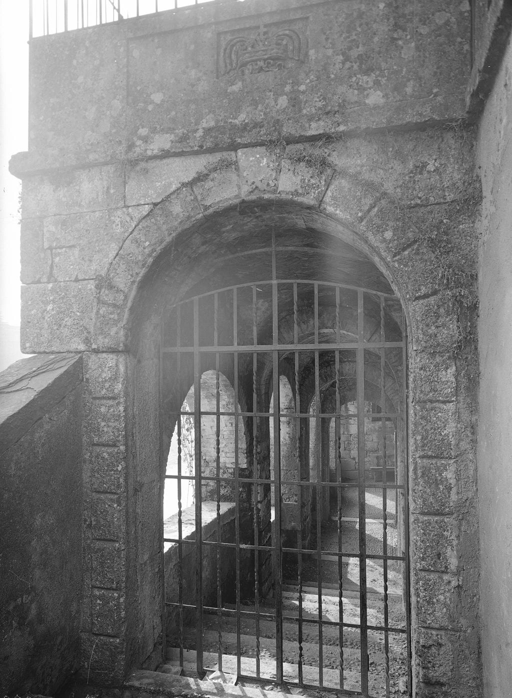 Cancello all'ingresso · Historify
