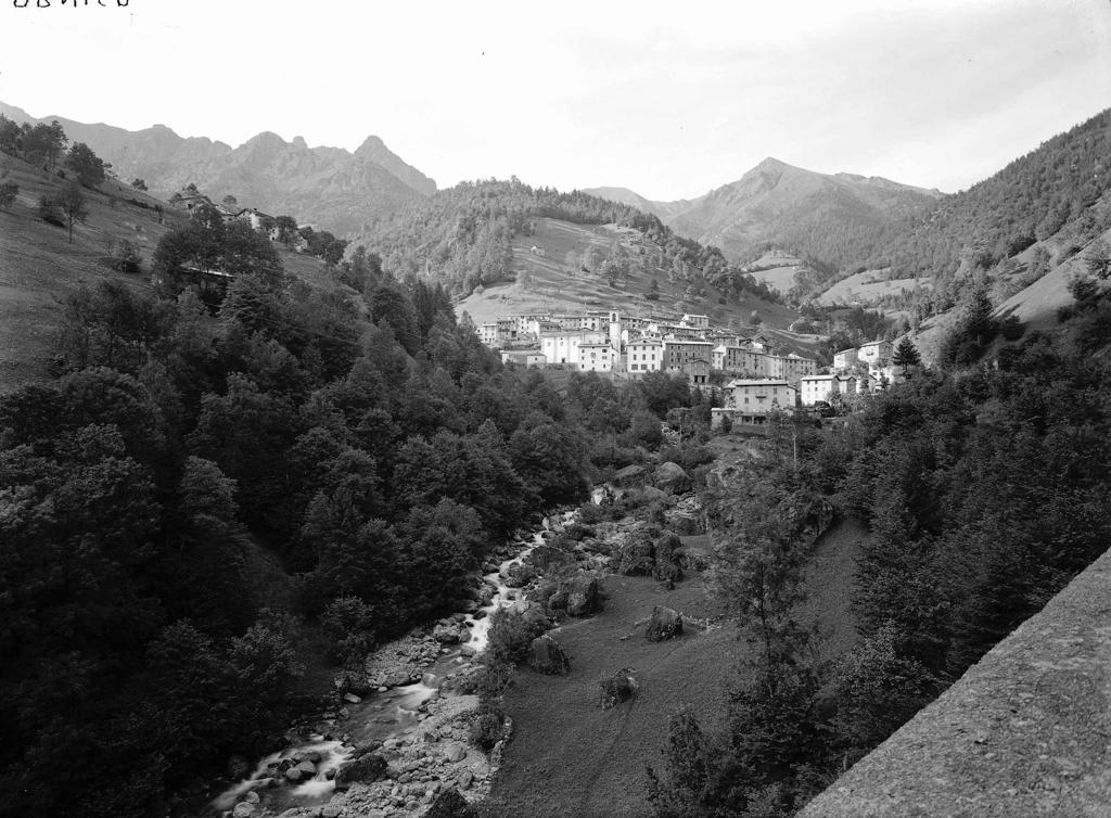 Paese Di Montagna · Historify