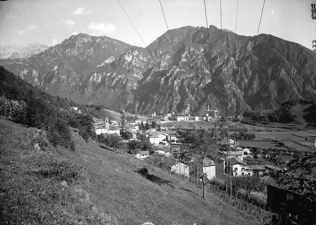 Piazza Brembana vista da nord · Historify