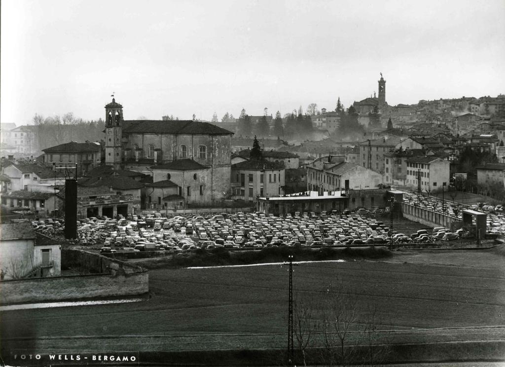Parcheggio Auto · Historify