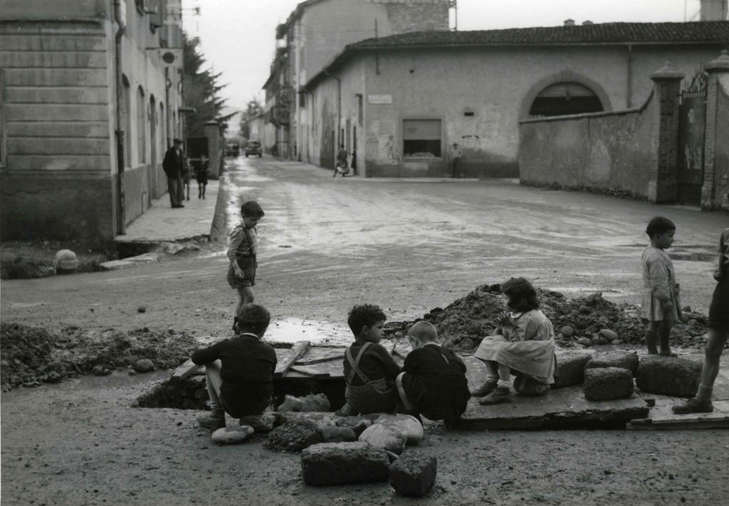 Giochi in strada · Historify