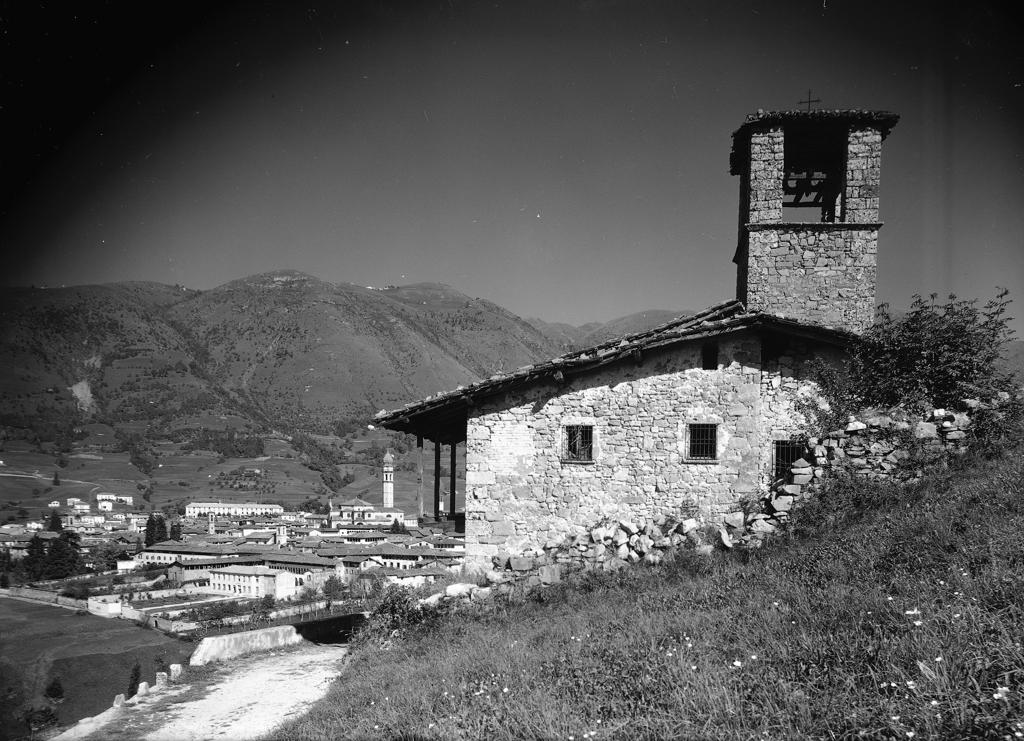 Chiesa In Collina, Paese A Valle · Historify