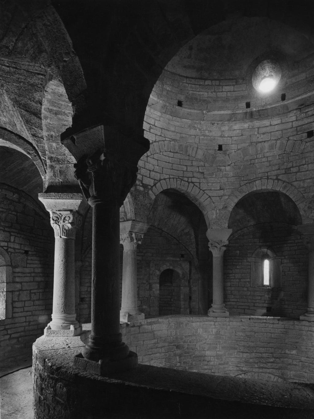 Particolare Della Rotonda Di San Tomè Di Almenno San Bartolomeo · Historify