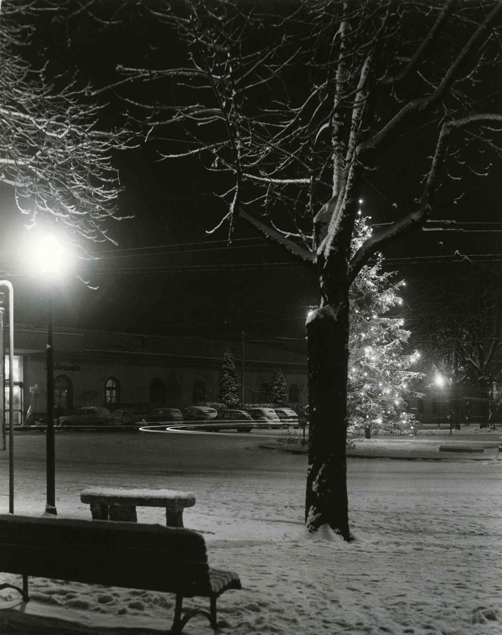 Piazzale Stazione Ferroviaria Innevato · Historify