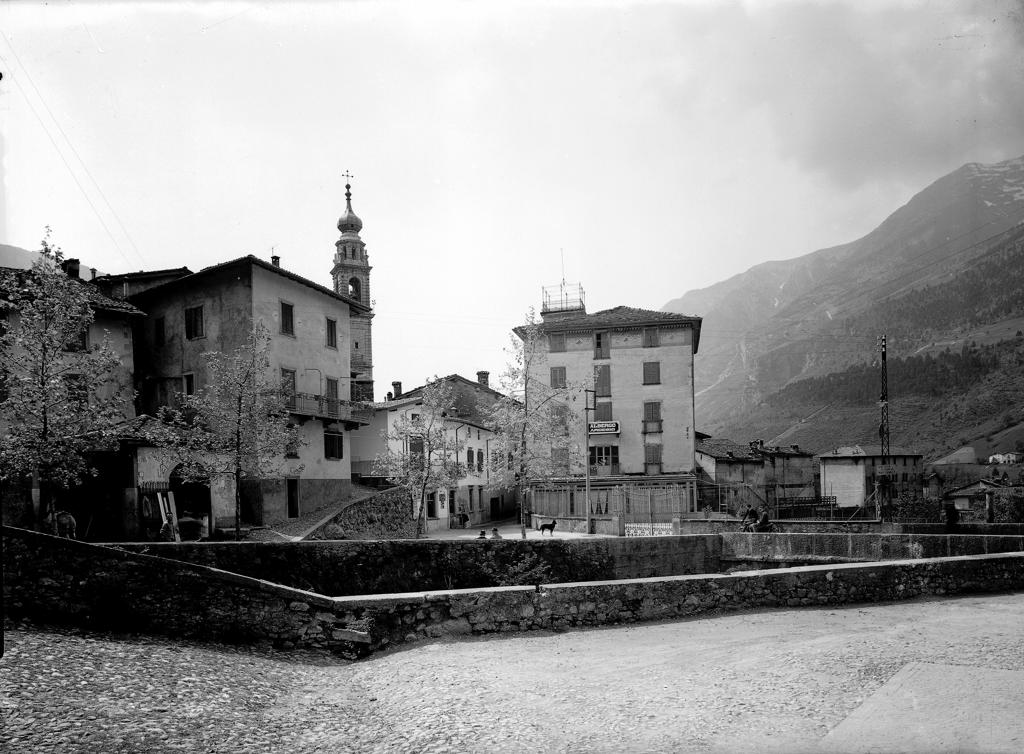 Centro Storico E Albergo Ardesio · Historify