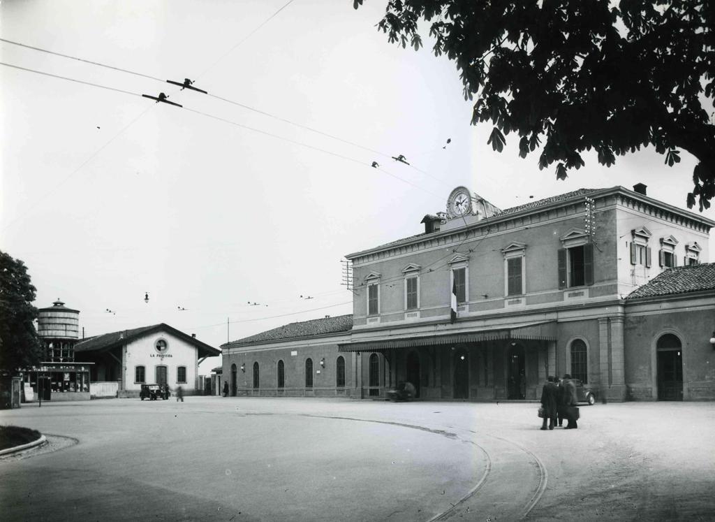 Stazione Di Bergamo · Historify