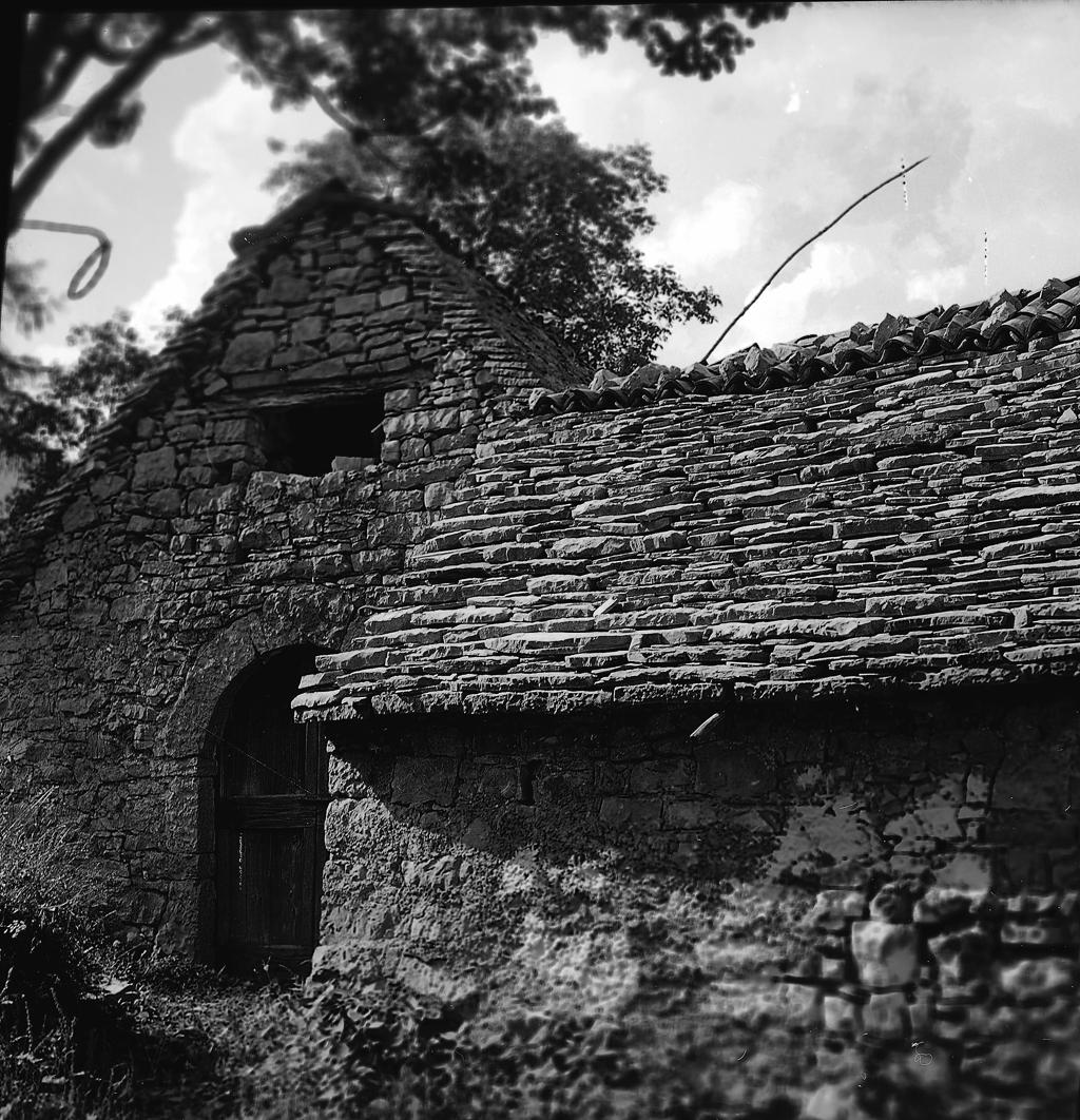 Casa In Pietra · Historify