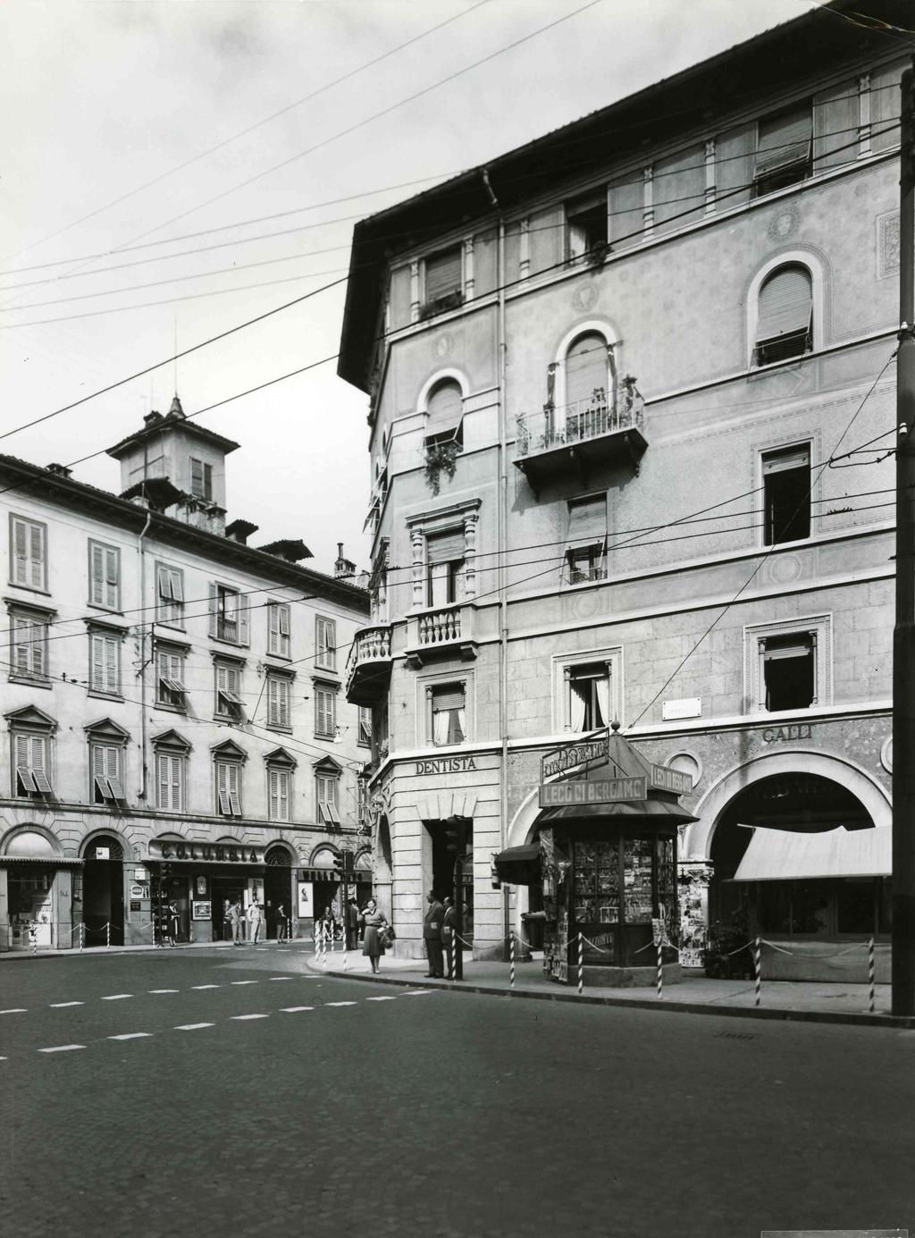Palazzi, Largo Cinque Vie · Historify