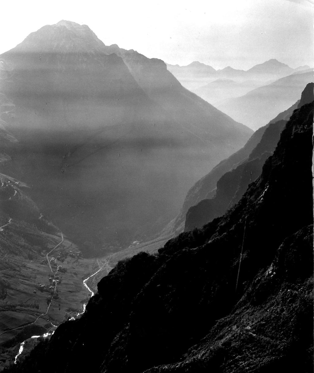 Uno sguardo a valle, Valbondione · Historify
