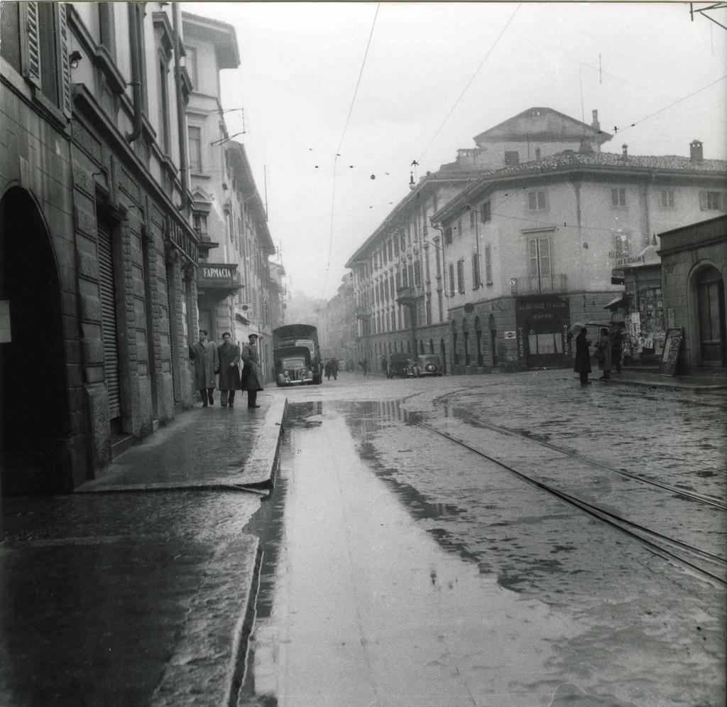 A Spasso In Via Quarenghi · Historify