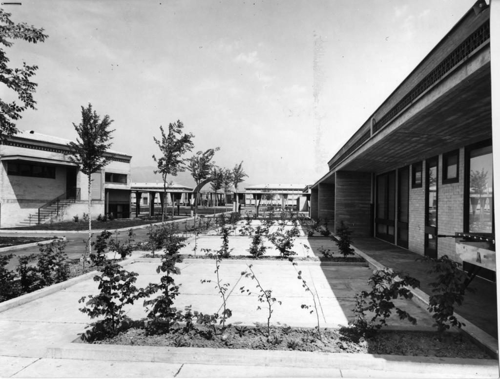 Giardini dell'Istituto Medico Psico-Pedagogico Mons. Adriano Bernareggi · Historify